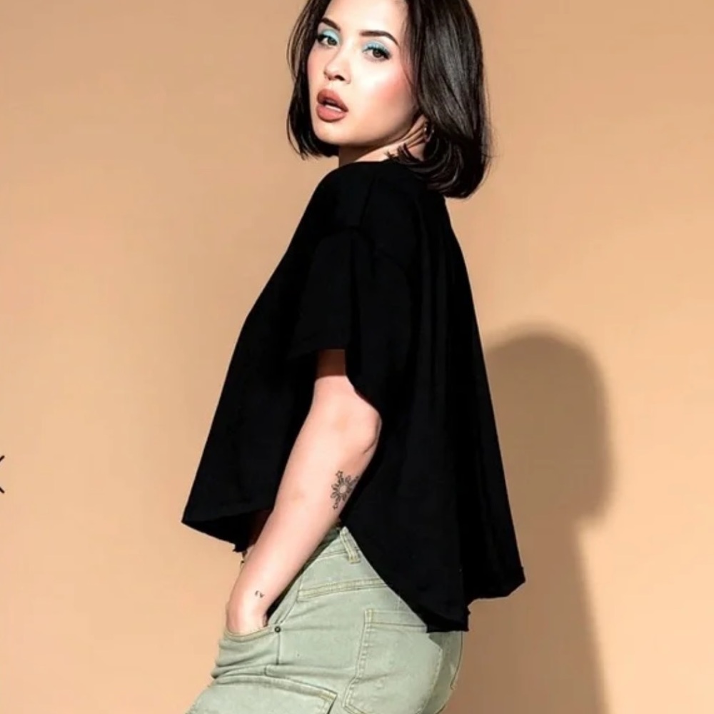 NWT Dressed In LALA My Type Oversized Cropped Tee–Black